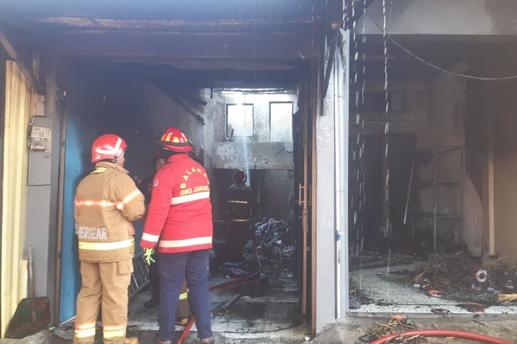 Gudang Penyimpanan Keset di Solo Terbakar Saat Warga Sedang Shalat Id