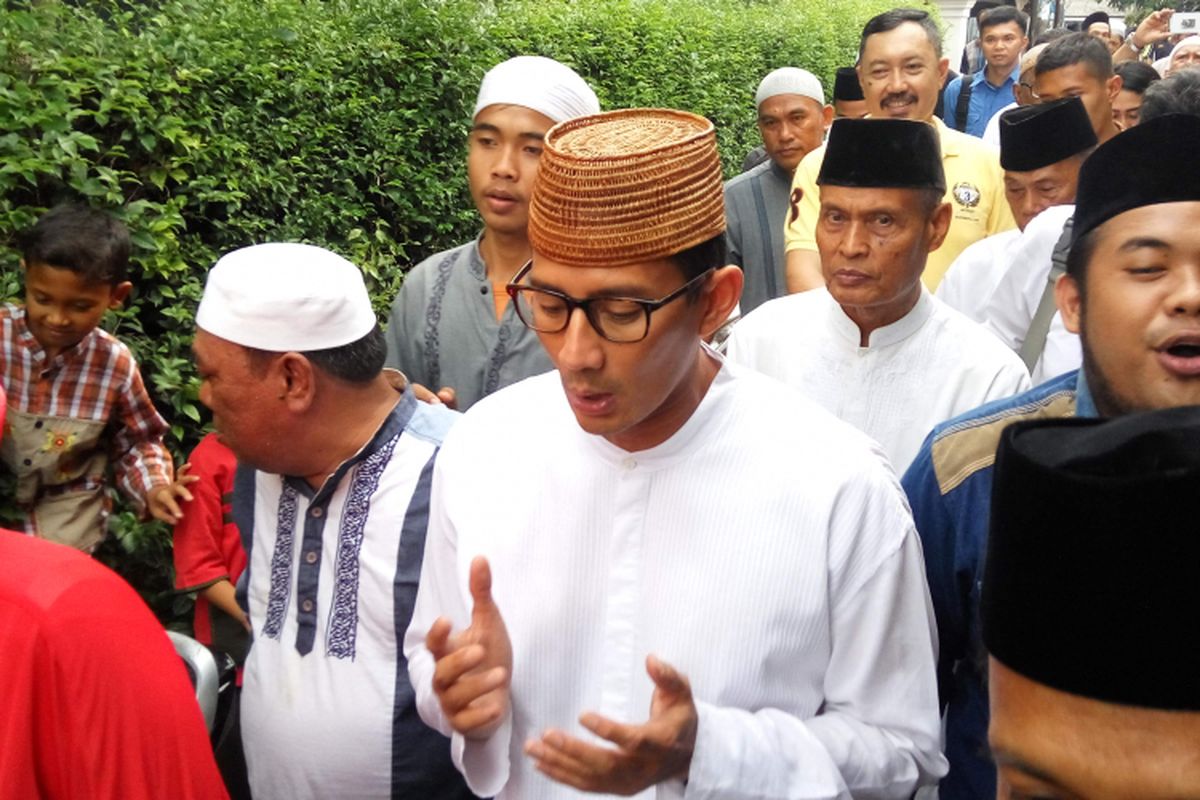 Calon wakil gubernur DKI Jakarta, Sandiaga uno saat di kawasan Cipinang Melayu, Jakarta Timur, Kamis (16/3/2017).