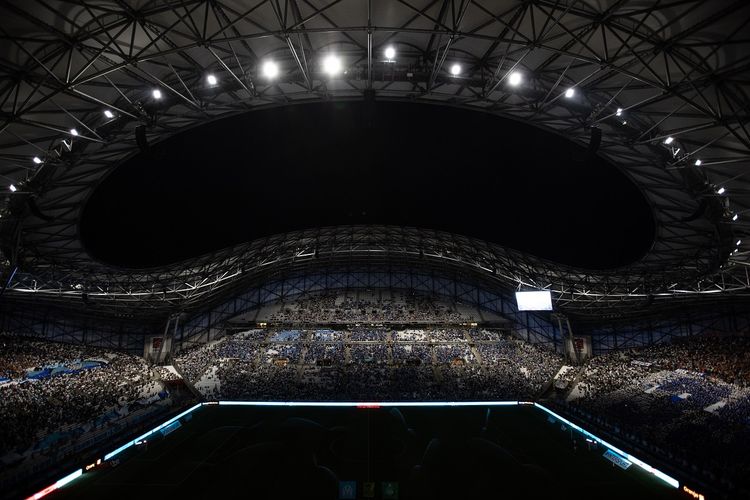 Signify pasok lampu LED untuk stadion klub sepakbola Olympique de Marseille, Stadion Orange Velodrome di Perancis.