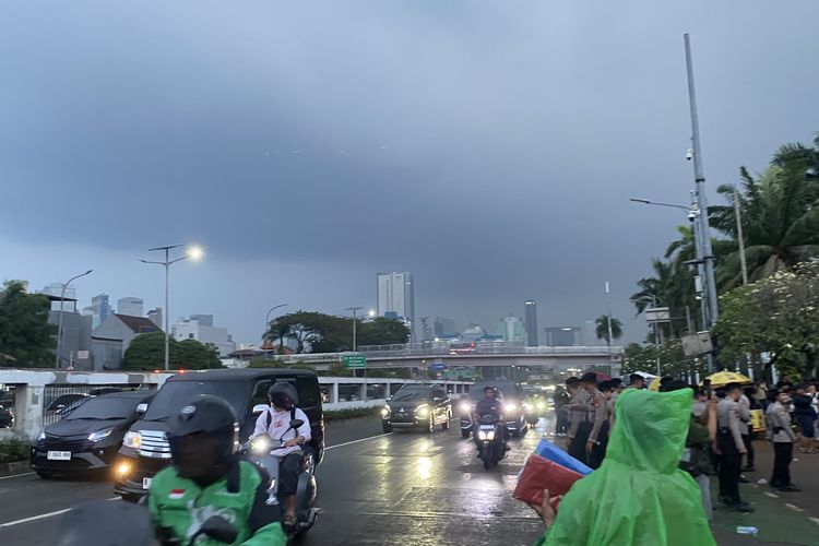 Demo Mahasiswa di Depan DPR Bubar, Jalan Gatot Subroto Kembali Lancar
