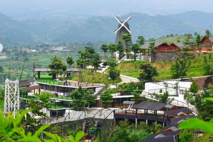 The Nice Funtastic Park Cianjur, salah satu wisata baru di Kabupaten Cianjur yang menyajikan wahana edukasi dan ekstrem dengan latar belakang panorama alam
