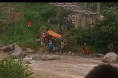 Viral Video Warga Enrekang Gotong Jenazah Lewati Sungai Arus Deras, Bupati: Takut Tak Kebagian Pahala