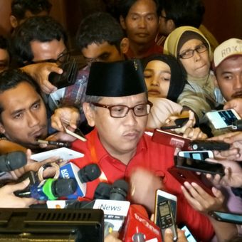 Sekretaris Jenderal PDI-Perjuangan Hasto Kristiyanto ditemui usai perayaan HUT PDI-P ke-45, di Jakarta Convention Center, Jakarta, Rabu (10/1/2018).