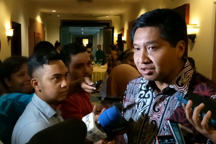 Politisi Partai Demokrasi Indonesia Perjuangan (PDI-P) Maruarar Sirait ketika ditemui di Hotel Atlet Century Park, Jakarta, Jumat (23/3/2018).