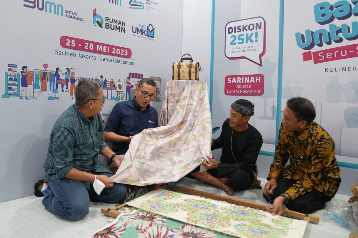 Kementerian Badan Usaha Milik Negaa (BUMN) bersama BUMN PT PGN Tbk dan PT KAI (Persero) menggelar Bazar Usaha Mikro Kecil Menengah (UMKM) Untuk Indonesia. Acara bertajuk ?Seru-seruan Bazar Lokal? itu digelar di Plaza Sarinah Lantai Basement Bazar selama empat hari pada 25-28 Mei 2023.
