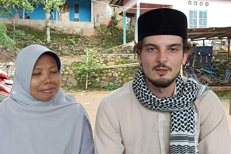 pasangan Mauni dan Jawad pengantin beda negara di Ranggagata, Lombok Tengah