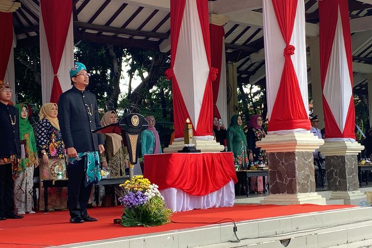 Bupati Sidoarjo, Ahmad Muhdlor Ali (Gus Muhdlor) saat pimpin upacara HUT Kabupaten Sidoarjo, Rabu (31/1/2024).