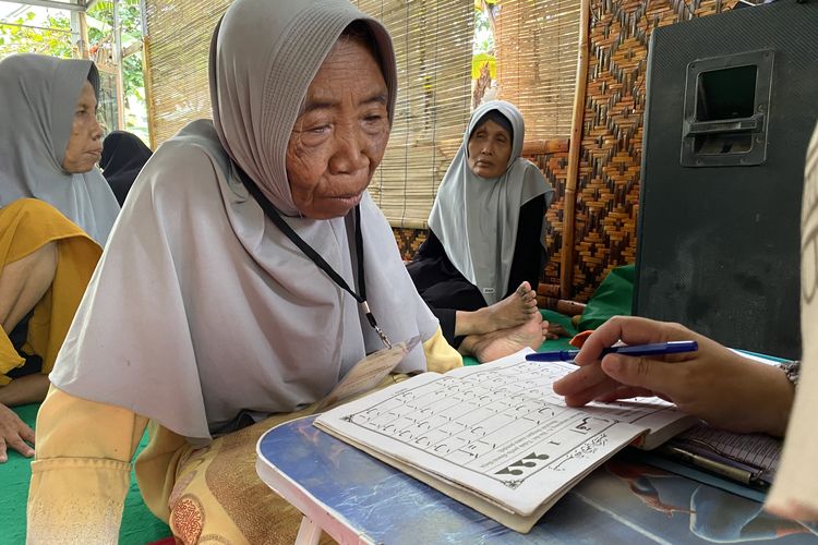 BPS Ungkap Jawa Barat Masuki Era Populasi Menua, TFR Turun di Bawah 2,1