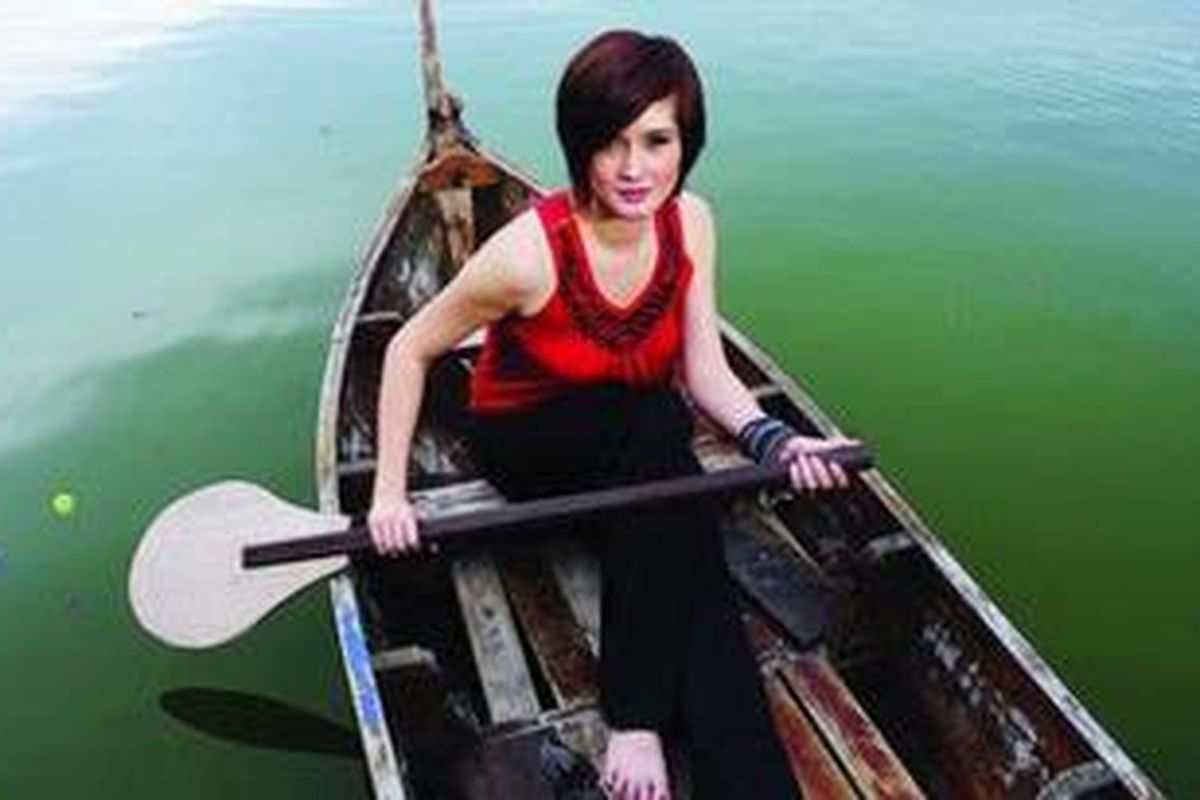 Dunia model, bagi Alice, memang bukan masa lalu. Tetapi, prioritas dan realitas hidupnya kini berkata lain.