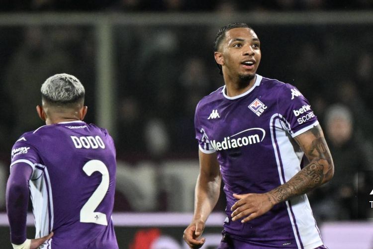 Cher N'Dour merayakan gol dalam pertandingan sepak bola Serie A Liga Italia antara Fiorentina vs Inter Milan di Stadion Artemio Franchi di Florence pada 22 Maret 2026. (Foto oleh Tiziana FABI / AFP)