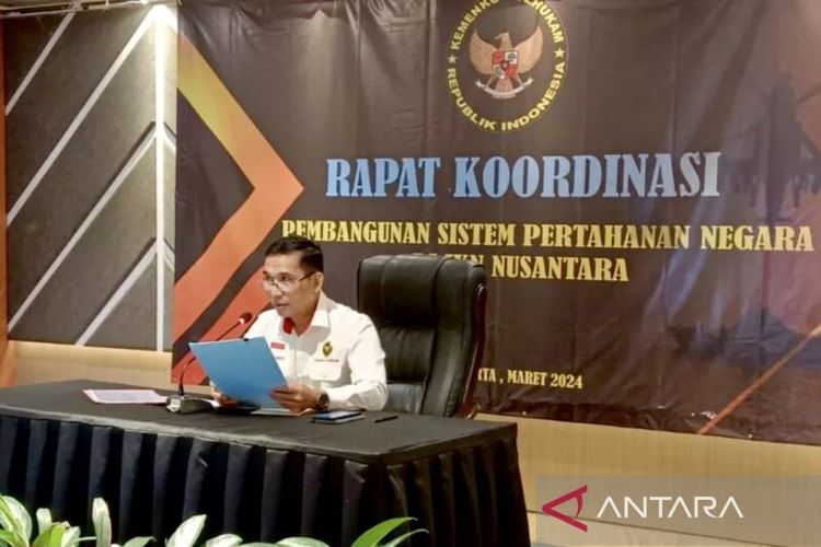 Deputi IV Bidang Koordinasi Pertahanan Negara Kemenko Polhukam RI Laksamana Muda TNI Kisdiyanto di Jakarta, Kamis (28/3/2024) memimpin rapat koordinasi terkait membangun sistem pertahanan semesta di Ibu Kota Nusantara (IKN). 