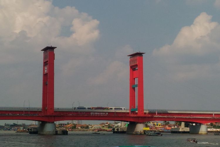 Pelabuhan Boom Baru Palembang nantinya akan digantikan dengan Tanjung Carat. Sementara Pelabuhan Boom Baru di Palembang nantinya hanya diperuntukkan untuk penumpang.