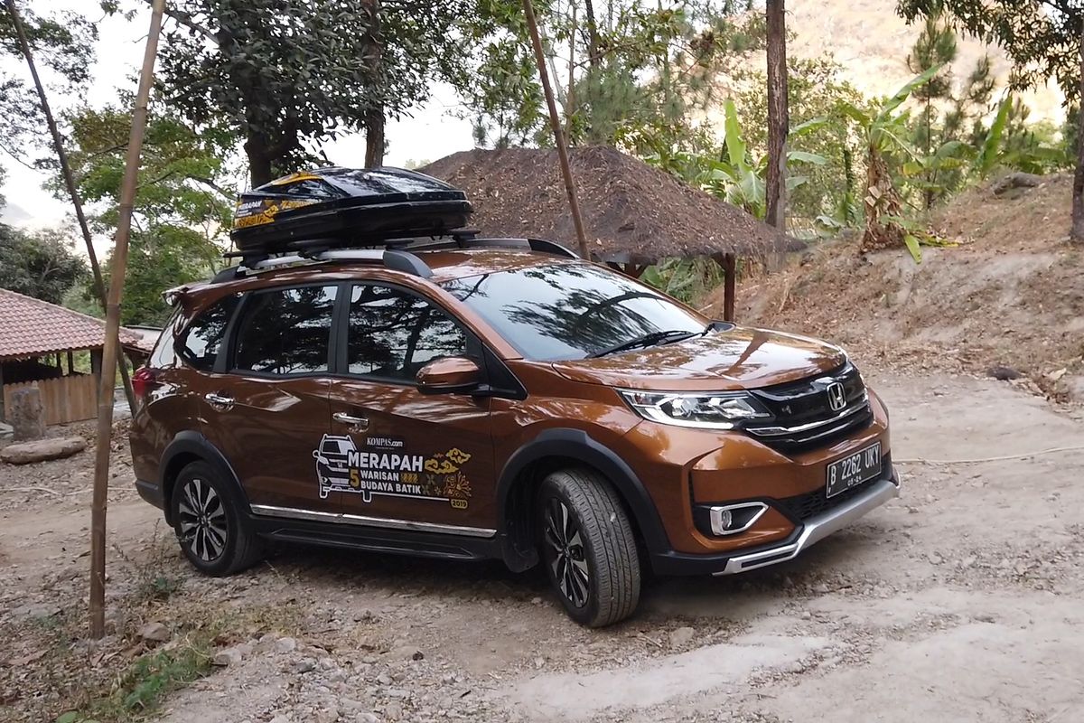 Honda BR-V saat melewati tanjakan di Wisata Batu Lawang, Cirebon, Jawa Barat