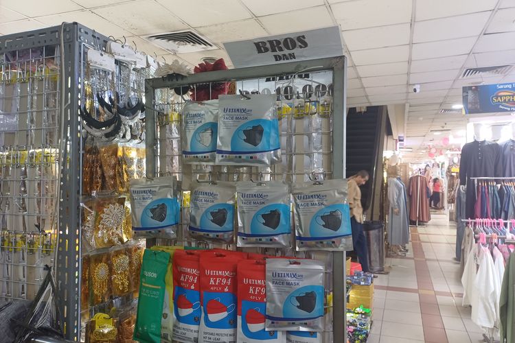 Abu Vulkanik Mulai Terasa di Jakarta, Warga Beli Masker untuk Berjaga-jaga