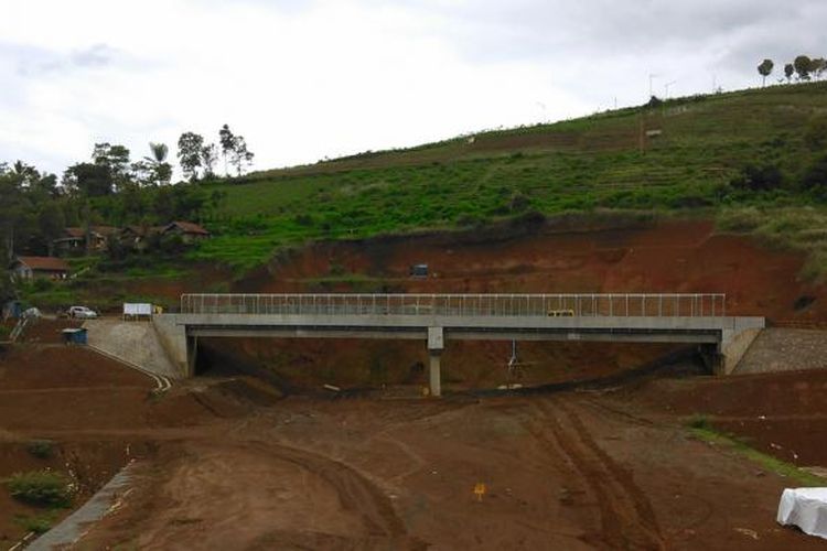 Lokasi pembangunan terowongan atau tunnel Tol Cisumdawu di Bukit Cilengsar. Kondisi aktual pada Jumat (18/12/2015).