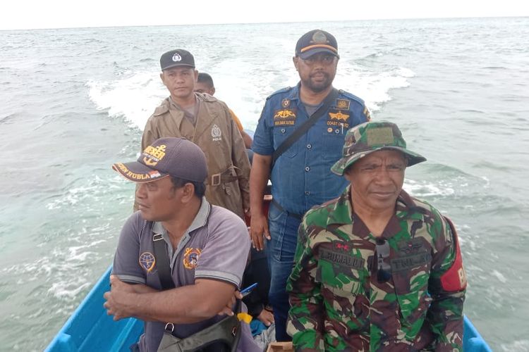 Tim SAR gabungan melakukan upaya pencarian terhadap delapan korban speedboat tenggelam di peraiaran laut Seram, Maluku pada hari ketiga pencarian, Sabtu (26/3/2022)