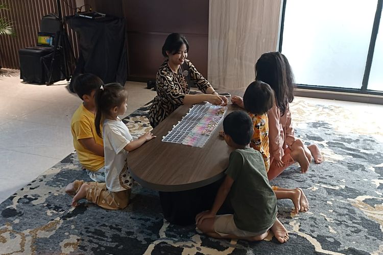 Anak-anak mengikuti kegiatan di Mercure Jakarta Grogol, Jakarta Barat, Sabtu (2/5/2026).