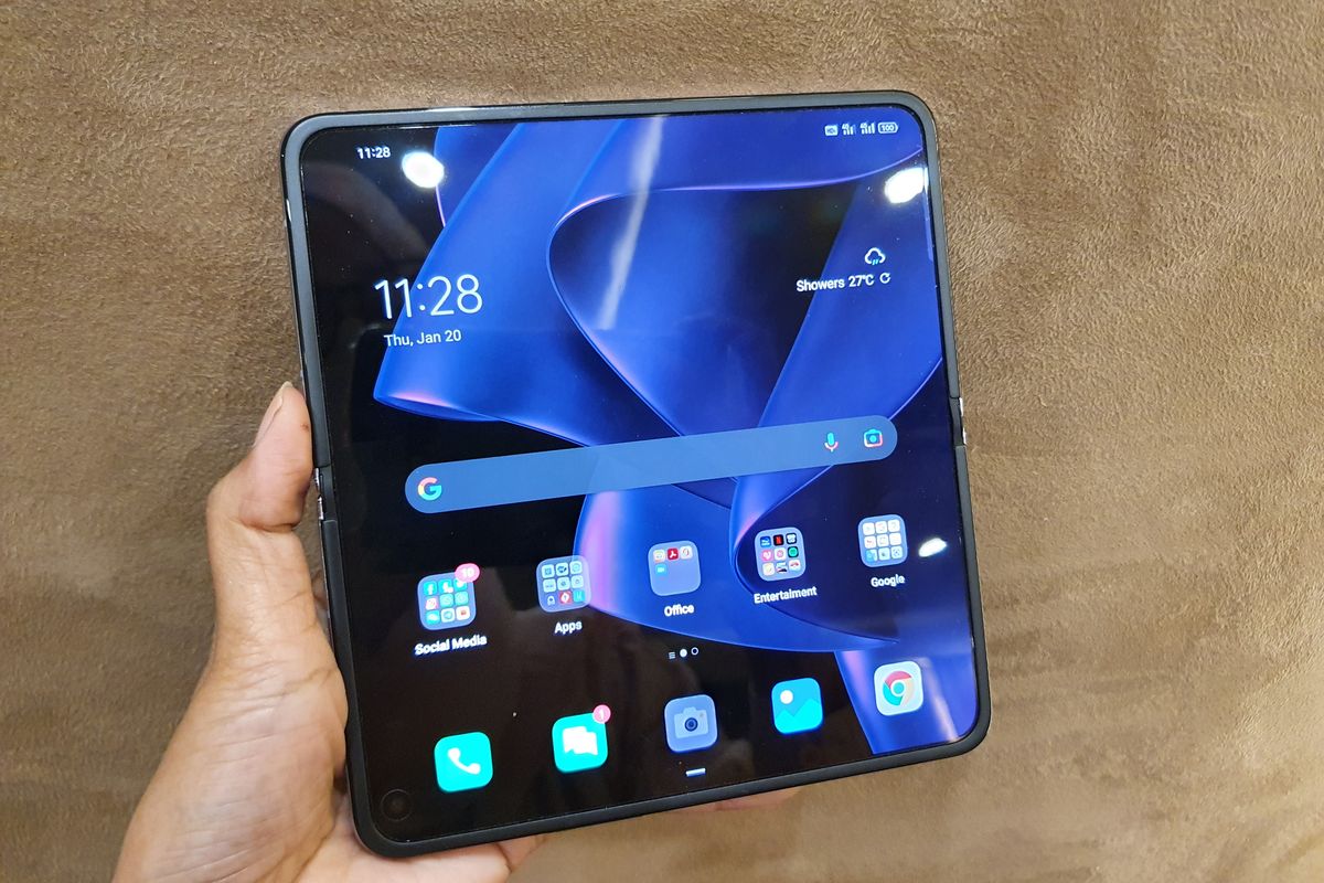 Oppo memilih konsep desain lipat yang sama seperti Galaxy Fold, yaitu dilipat ke dalam, sebagaimana mekanisme membuka atau menutup buku. 