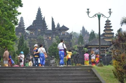 Status Gunung Agung Awas, Tak Ada Wisatawan di Pura Besakih