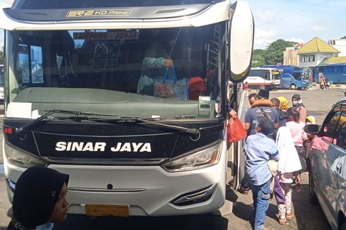 Sempat Molor Hingga 7 Jam, Ribuan Pemudik Mulai Memasuki Terminal Rajabasa Bandar Lampung