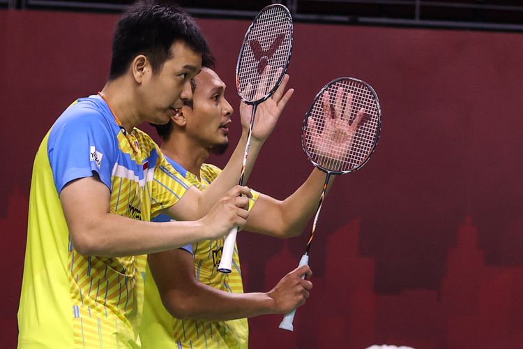 Mohammad Ahsan/Hendra Setiawan usai meraih kemenangan atas Satwiksairaj Rankireddy/Chirag Shettyj (India) pada babak kedua Yonex Thailand Open 2021 di Impact Arena, Bangkok, Thailand, Kamis (14/1/2021) pagi WIB. 