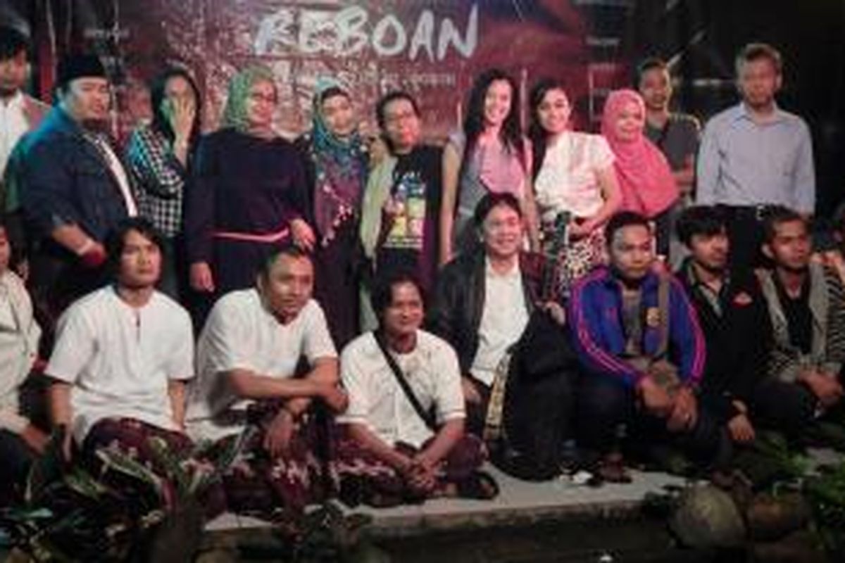 Para pengisi acara Reboan berfoto bersama seusai acara.