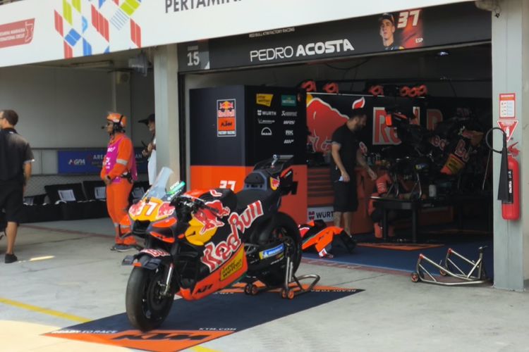 Lihat dari Dekat Kesibukan Kru MotoGP di Sirkuit Mandalika