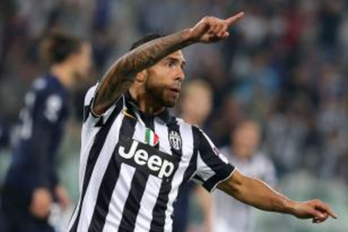Striker Juventus, Carlos Tevez, seusai mencetak gol ke gawang Malmo pada matchday pertama Grup A Liga Champions di Stadion Juventus, Selasa (16/9/2014). 