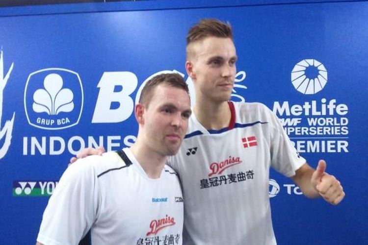 Pasangan ganda putra Denmark, Mads Conrad-Petersen (kiri) dan Mads-Pieler Kolding diwawancarai seusai menang pada babak pertama BCA Indonesia Open Superseries Premiere 2016, Rabu (1/6/2016). 