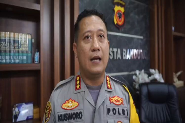 Kapolresta Bandung Kombes Pol Kusworo Wibowo saat dimintai keterangan terkait kasus pengeroyokan di depan Gedung PN Bale Bandung yang melibatkan putra Kades Majasetra pada Senin (19/2/2024) kemarin