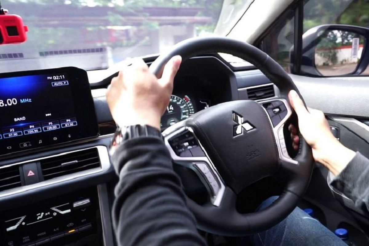 Mitsubishi Xpander Cross dibekali fitur AYC, yakni keamanan berkelanjutan yang ada pada mobil kelas atas Mitsubishi. Fitur ini melengkapi sistem rem anti-lock braking system (ABS) dan traction control (TC) atau active stability and traction control (ASC). 