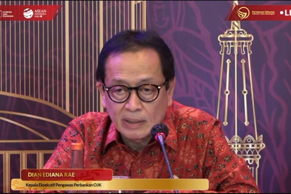 Kepala Eksekutif Pengawas Perbankan Dewan Komisioner OJK Dian Ediana Rae saat konferensi pers Pertemuan Tahunan Industri Jasa Keuangan (PTIJK) 2023, Senin (6/2/2023).