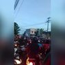 Warga Makassar Terjebak Macet Berjam-jam Gegara Tenda Resepsi Pernikahan di Tengah Jalan