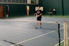 Mendikbud Ristek Bermain Tenis dengan Rektor dan Mahasiswa