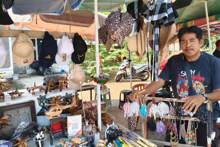 Cerita Pedagang Kaki Lima di Borobudur yang Mulai Menabung Setelah Beralih ke QRIS