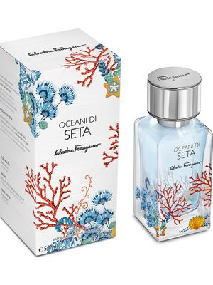 Parfum dengan aroma yang segar yang termasuk dalam koleksi Stori Di Seta Salvatore Ferragamo.