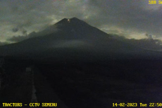 Gunung Semeru Keluarkan Lava Pijar, BPBD: Jarak Luncur 800 Meter