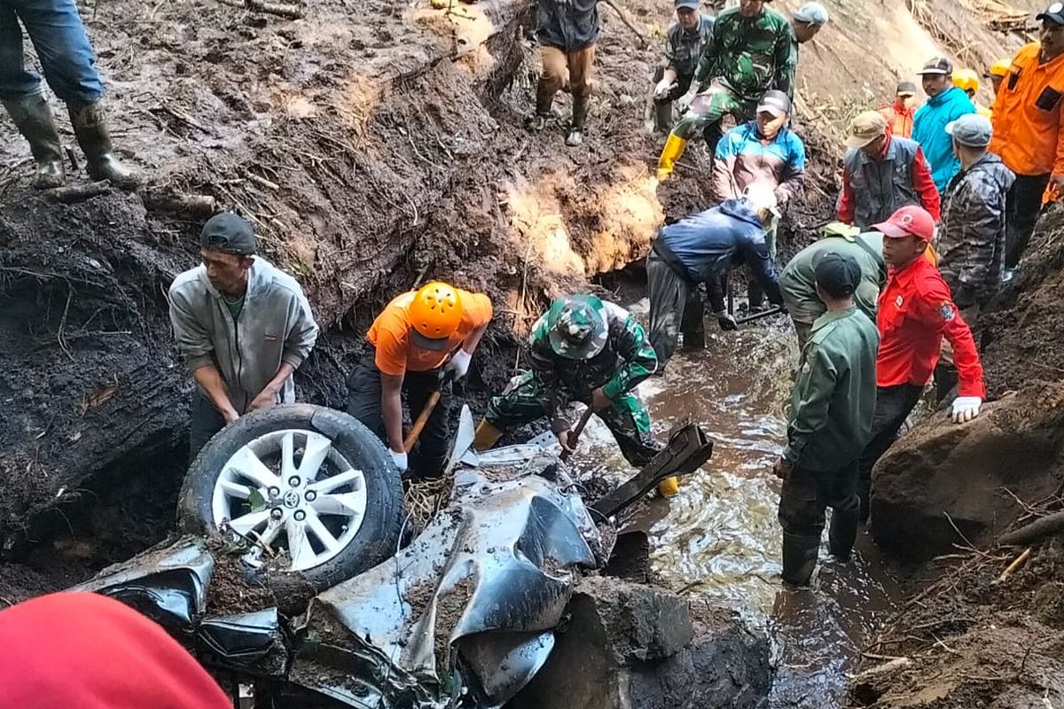 Keluarga Korban Tanah Longsor di Pacet Mojokerto Terima Santunan Rp 15 Juta