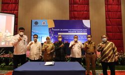 Atasi Kesenjangan Pendidikan dengan Dunia Kerja, Polteknaker Diminta Lakukan “Link and Match”