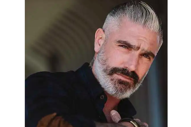 Inspirasi Gaya Rambut Pria yang Cocok untuk Usia di Atas 50 Tahun