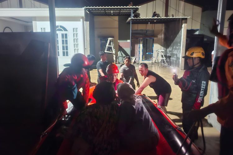 Banjir Rendam Puluhan Rumah Warga di Jonggol Bogor, 83 Orang Mengungsi