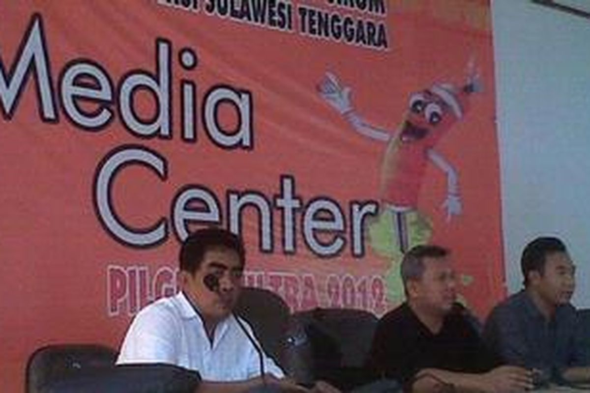 Dua Komisioner KPU RI gelar rapat dengan staf sekretariat KPU Sultra untuk memastikan kesiapan pilkada.