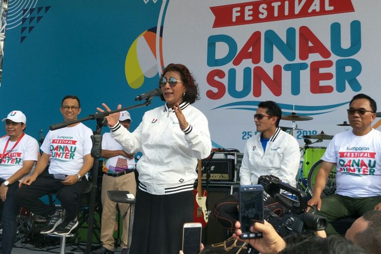 Menteri Kelautan dan Perikanan Susi Pudjiastuti memberikan sambutan di Festival Danau Sunter, Jakarta Utara, Minggu (25/2/2018).