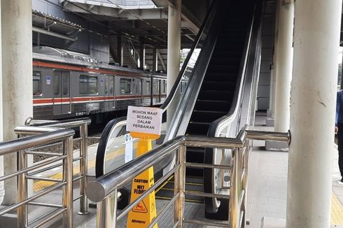 Eskalator dan Lift di Stasiun Cakung Tak Berfungsi, Pengguna KRL: Naik Turun Tangga Setengah Mampus