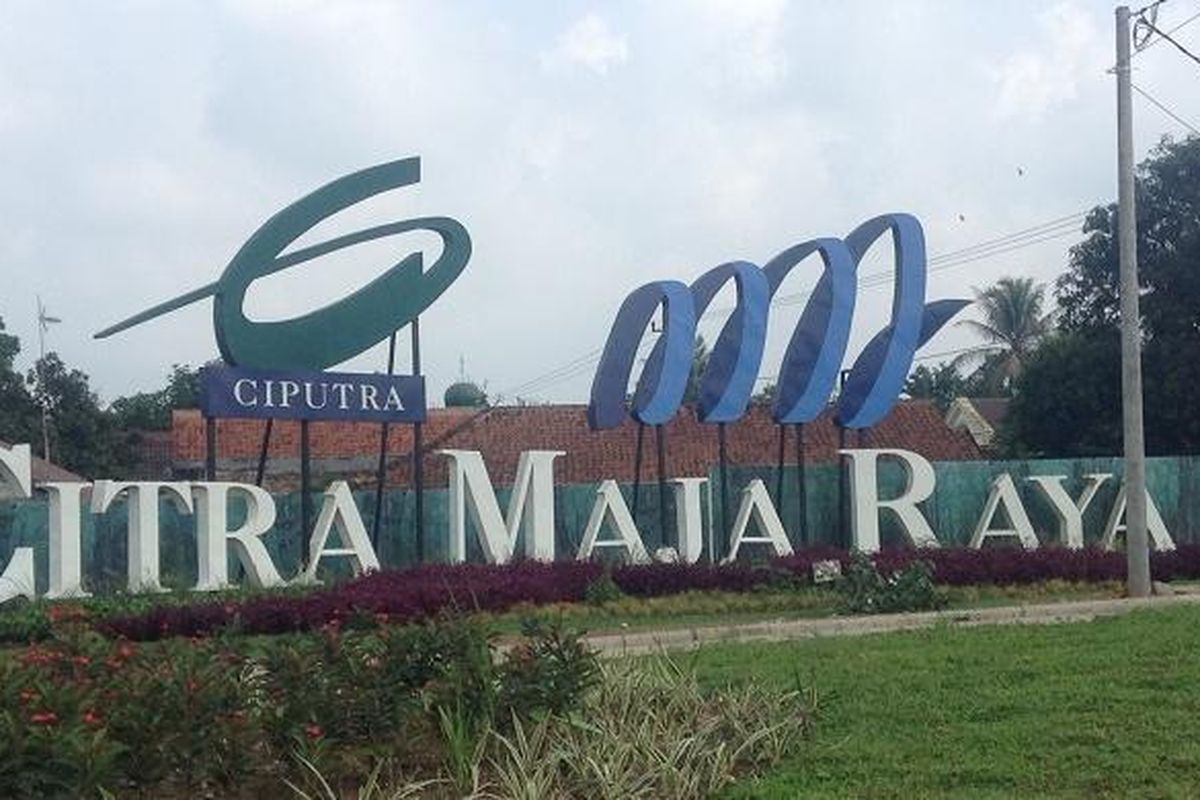 Pintu gerbang Citra Maja Raya, Maja, Lebak, Banten.