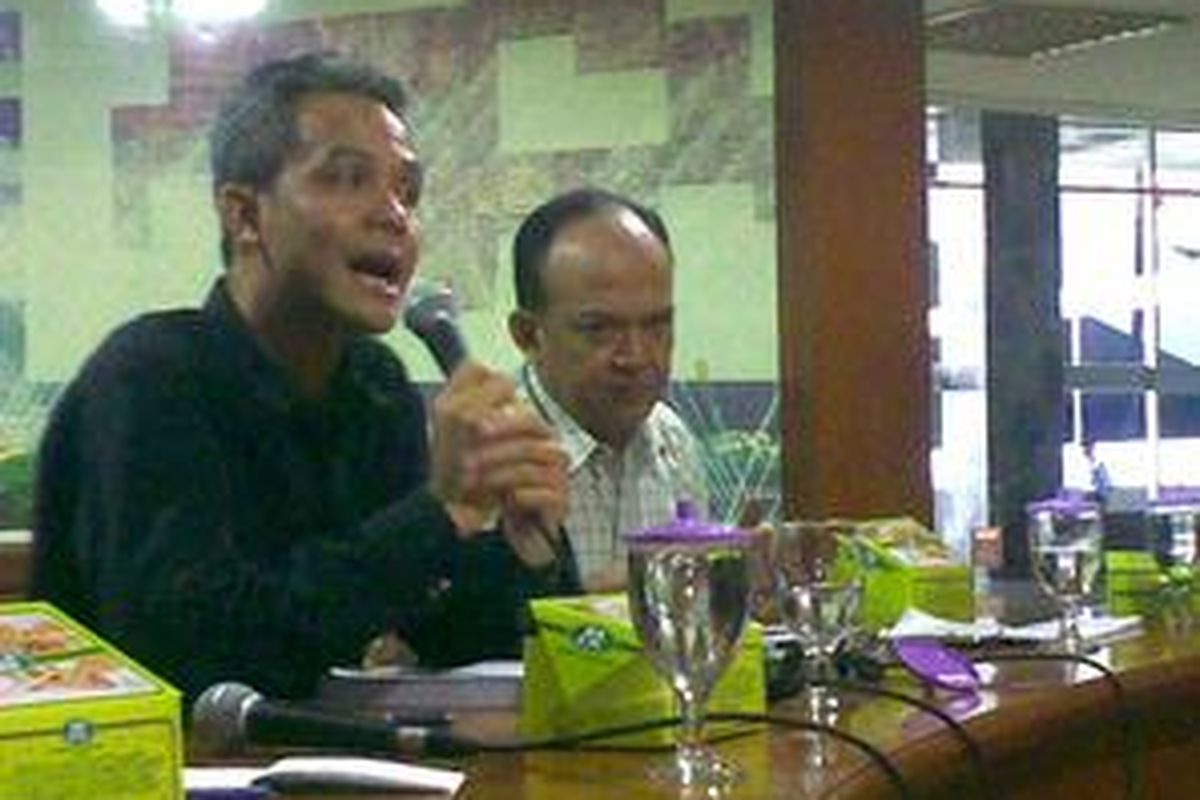 Ketua Pansus RUU MPR, DPR, DPD dan DPRD Ganjar Pranowo (kiri) dan Koordinator Formappi Tommy Legowo pada diskusi di Gedung DPR, Jakarta, Selasa (4/8)