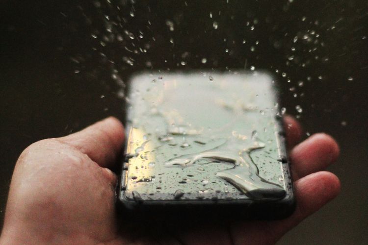Ilustrasi smartphone tahan air