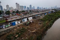 Melihat Jalan Tenaga Listrik Tanah Abang yang Dipenuhi Bedeng