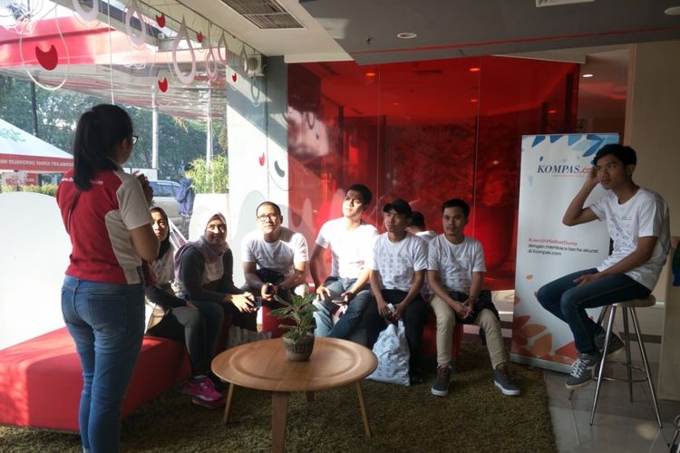 5 orang pemenang kontes foto instagram bertema ?teman asyik? hari ini, Minggu (30/6/2019) menikmati keseruan kegiatan Sunday Morning Ride (SunMoRi) bareng Kompas.com dan The BnB Hotel.