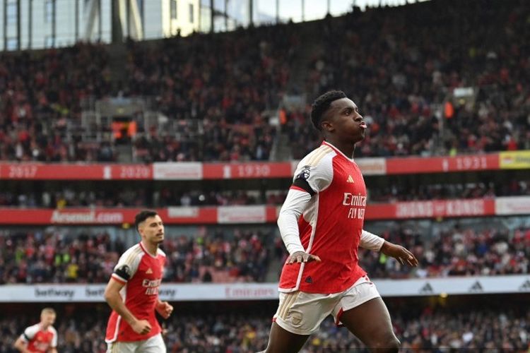 Eddie Nketiah mengemas hattrick dalam laga pekan ke-10 Liga Inggris 2023-2024 antara Arsenal vs Sheffield United di Stadion Emirates, 28 Oktober 2023. (Photo by Glyn KIRK / AFP).